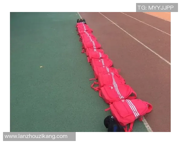 掌握足球转身技巧提升球场表现的全面指南与训练方法